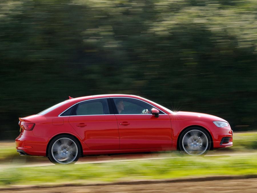  Audi A3 Sedan 2.0 TDI (8V) 2013 года  (UK) (фото 7 из 17)